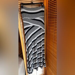 Monteau Black and Gray Striped skirt